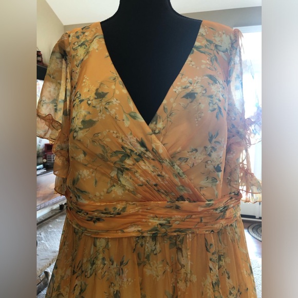 Mac Duggal
Floral Print Surplice V-Neck Sheer Ruffle Sleeve A-Line Gown - Picture 4 of 17